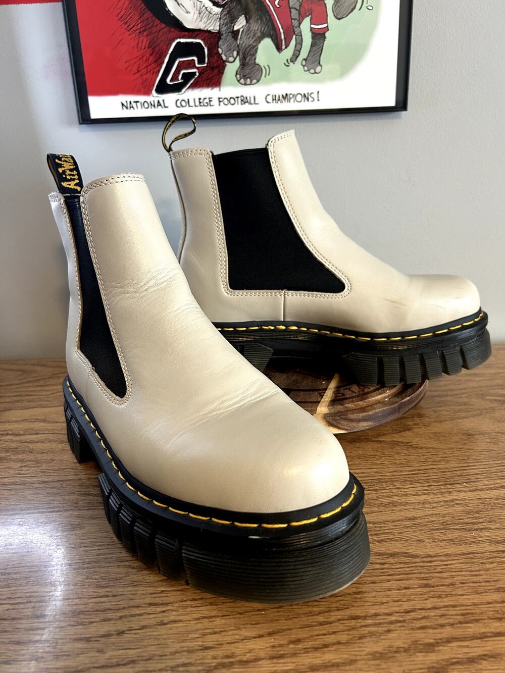 Dr Martens Beige Audrick Chelsea size 10/EU 42